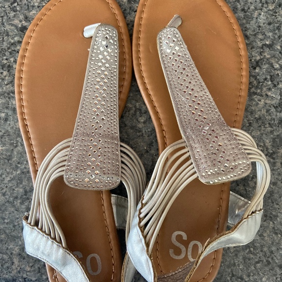 Woman’s SO (Kohl’s) sandals - Picture 1 of 2
